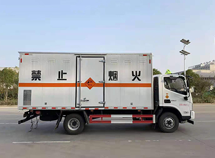 达尔罕茂明安联合爆破器材运输车