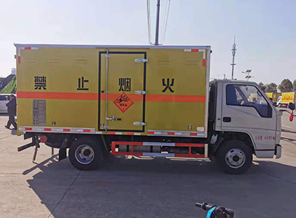 达尔罕茂明安联合爆破器材运输车技术升级与安全合规新趋势